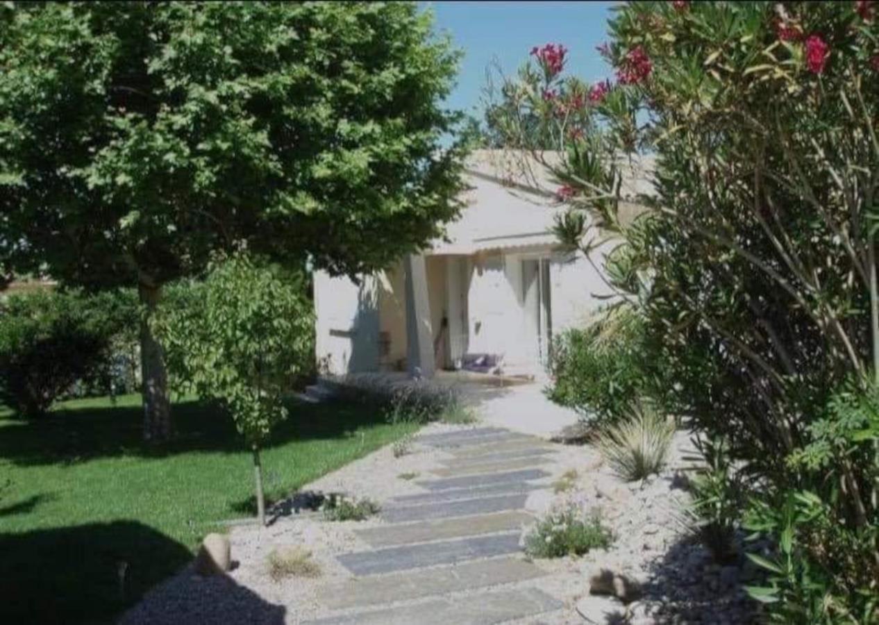 … Et La Fourmi Villa Saumane-de-Vaucluse Esterno foto