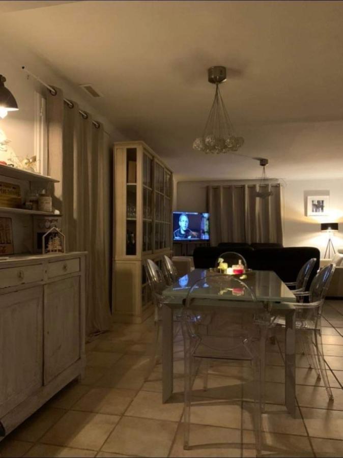 … Et La Fourmi Villa Saumane-de-Vaucluse Esterno foto