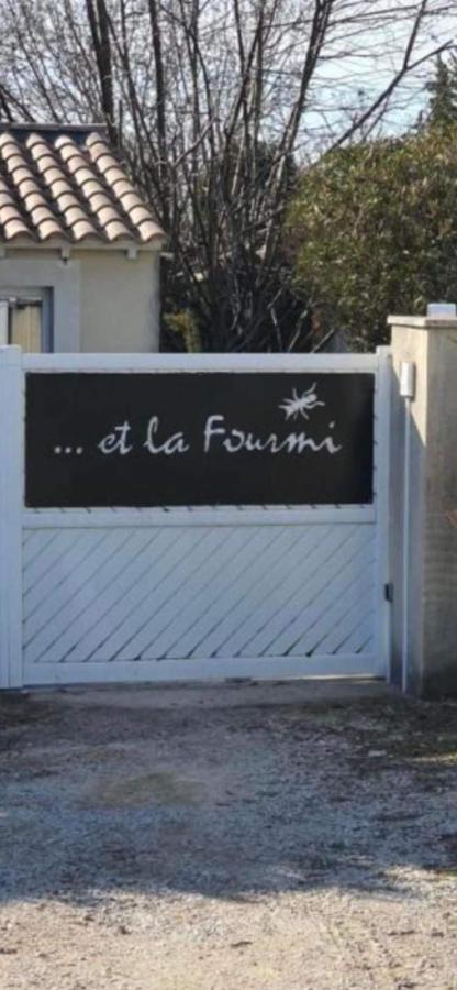 … Et La Fourmi Villa Saumane-de-Vaucluse Esterno foto