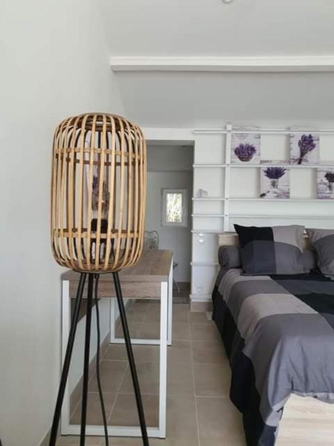 … Et La Fourmi Villa Saumane-de-Vaucluse Esterno foto