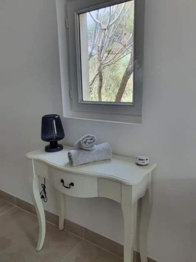 … Et La Fourmi Villa Saumane-de-Vaucluse Esterno foto